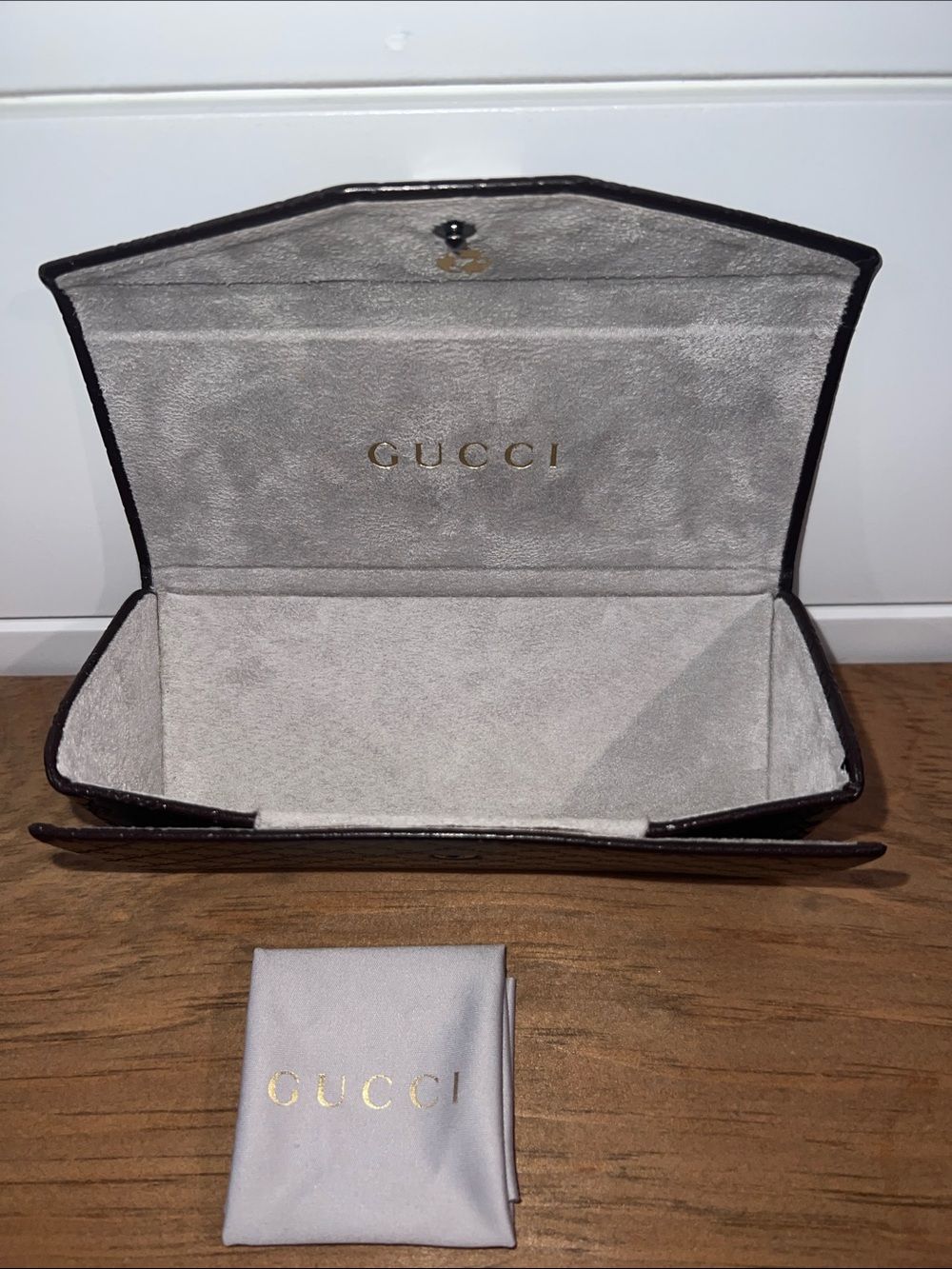 Gucci Brown Monogram Collapsible Eyewear Case with Light Gray Interior - Picture 3 of 13